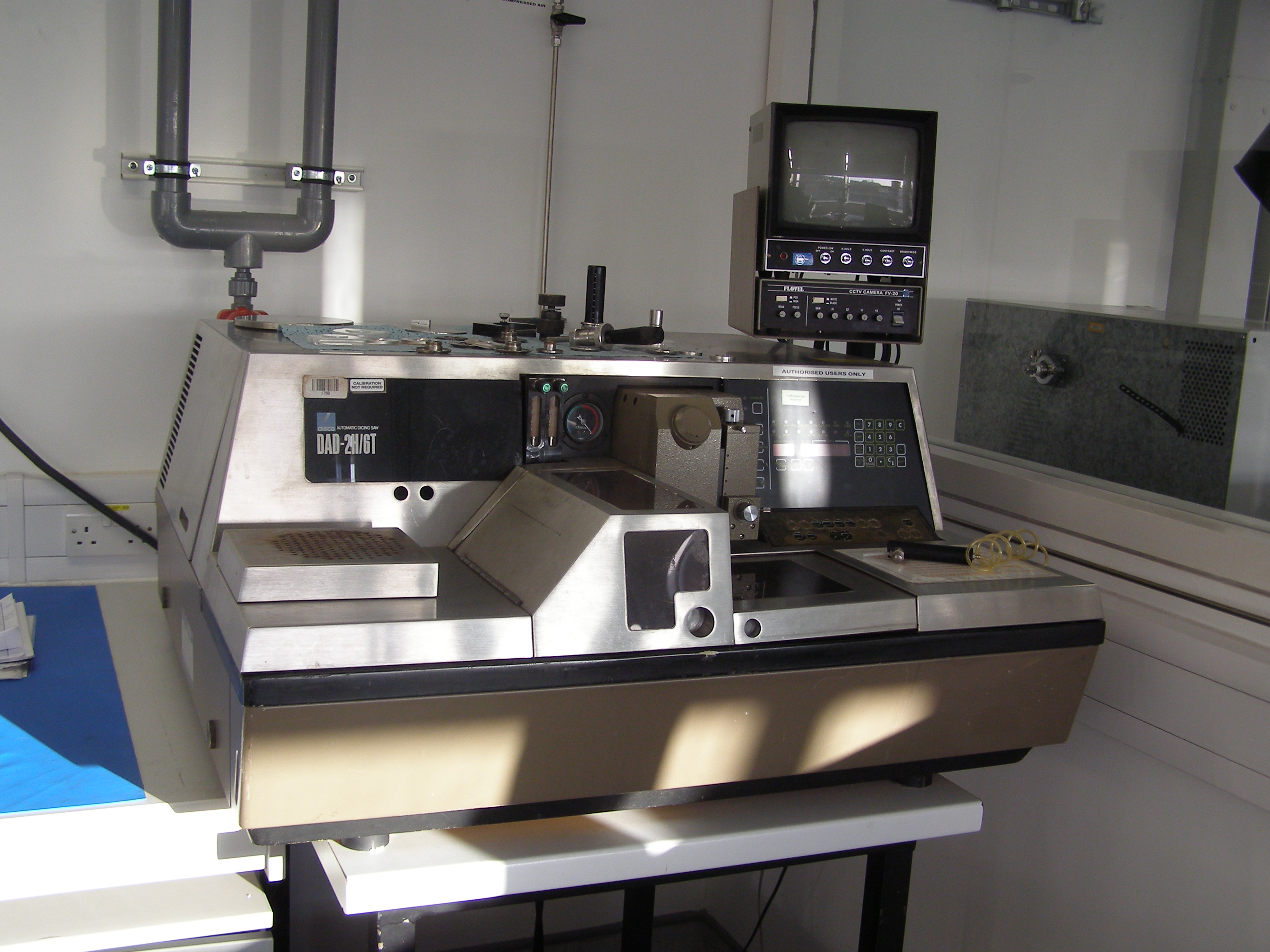 Picture of Semi-Automatic Dicing Saw (Older Saw)